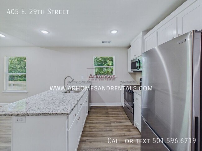 Building Photo - 405 E 29th St