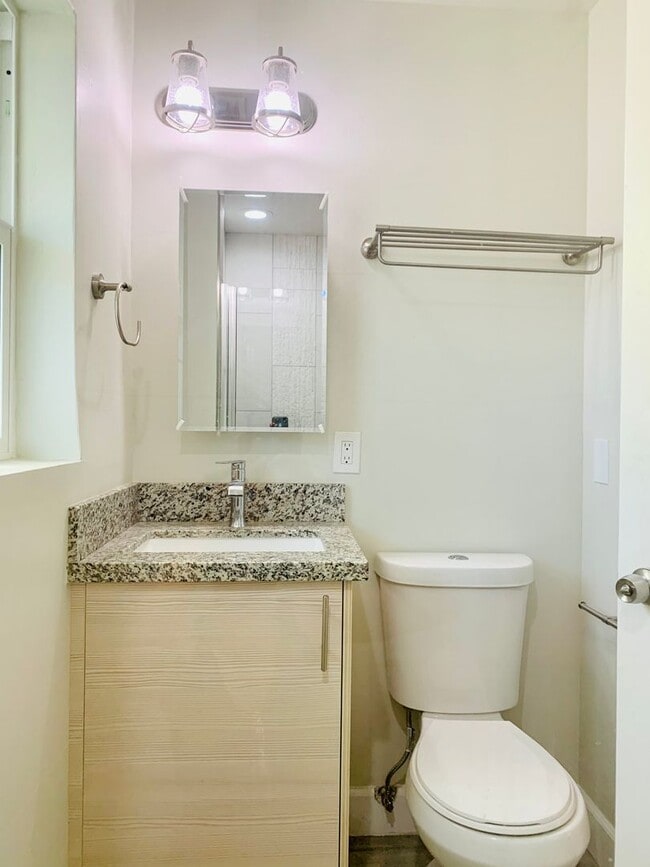 Building Photo - Remodeled Beach Studio Available in the Heart of La Jolla! Only $1,800/mo!