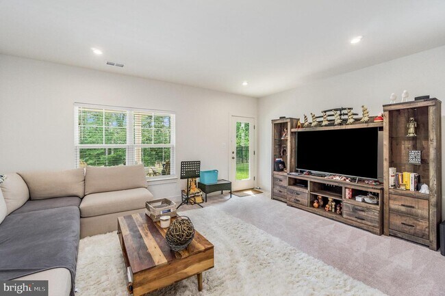 Foto del edificio - 1551 Meadowlark Glen Rd