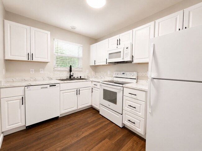 Foto del edificio - 6814 Trousdale Rd NW