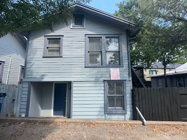 Building Photo - Updated, Charming 1 BR / 1 BA Home Downtow...