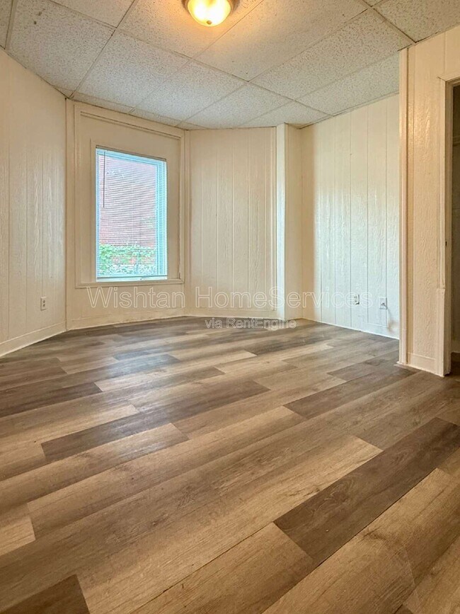 Foto del edificio - 636 Payson Ave