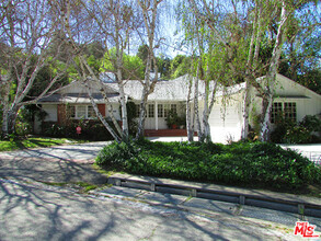 Building Photo - 4031 Hollyline Ave