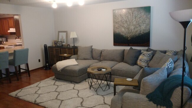 Foto del edificio - 2140 Ridge Dr