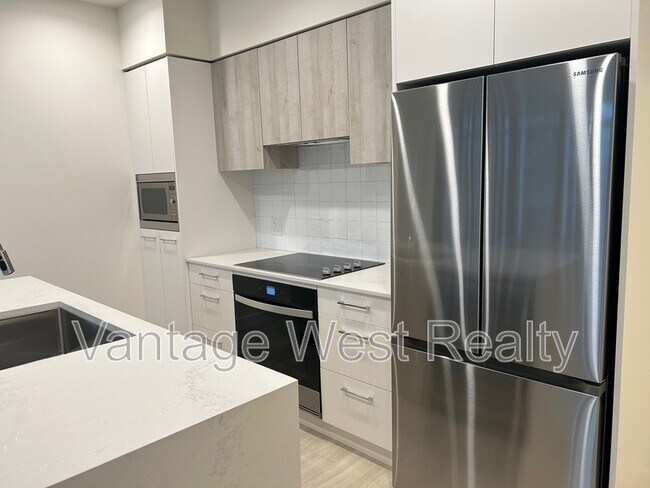 Building Photo - 406-3699 Capozzi Rd