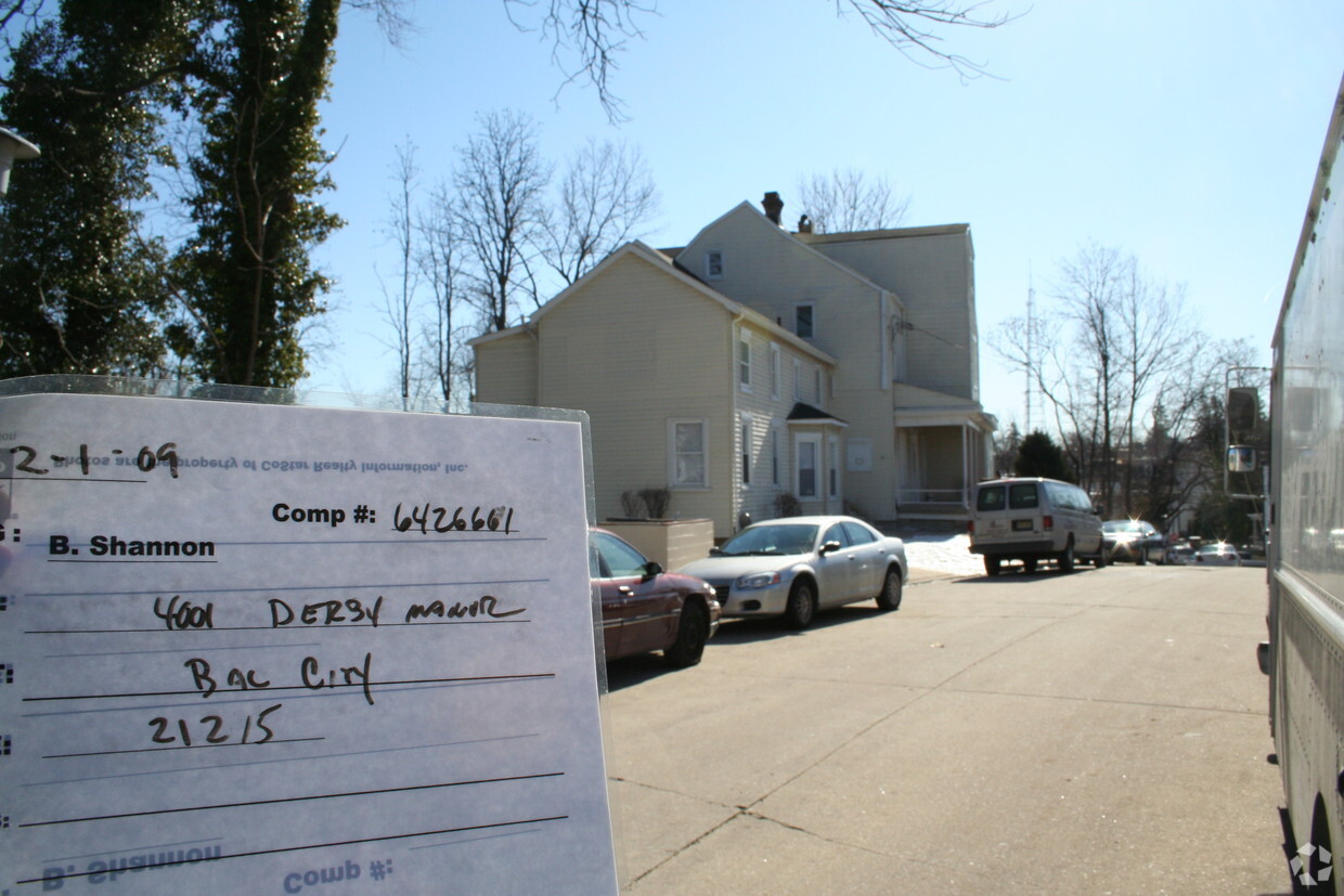 Building Photo - 4001 Derby Manor Dr
