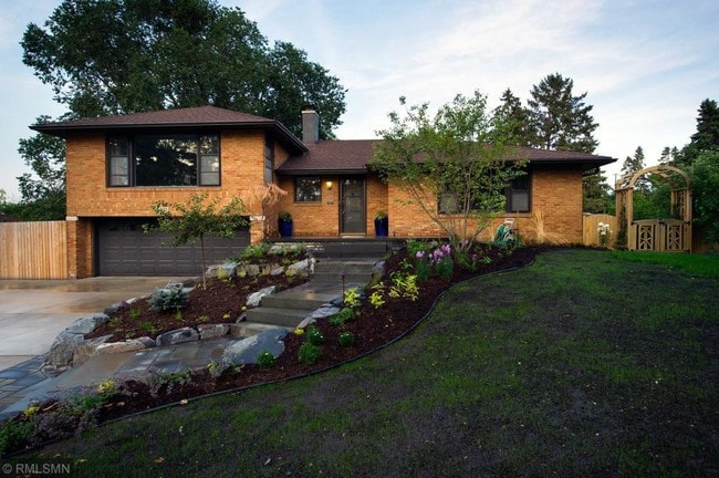 Building Photo - 209 Ottawa Ave S