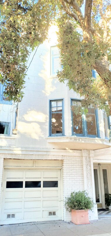 Building Photo - 540 Lake St