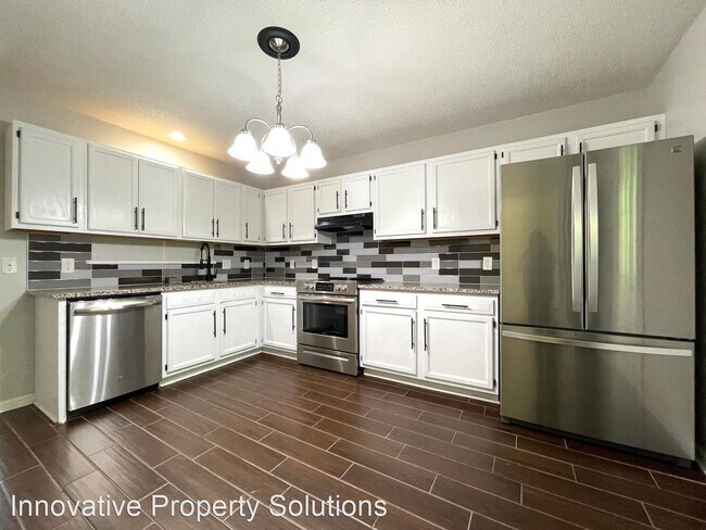 Building Photo - 2 br, 1.5 bath House - 336 Bracken Place