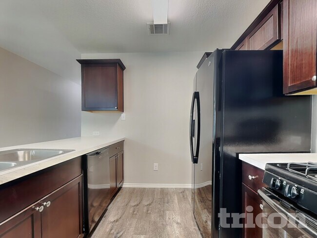 Foto del edificio - 424 Mallow Dr