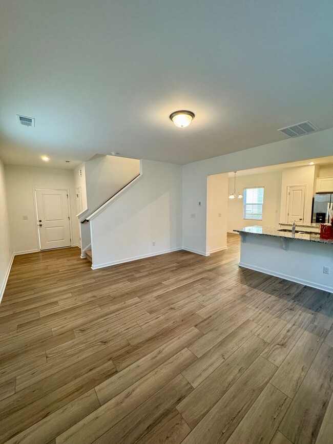 Foto del edificio - New Construction Home with 3BR/2.5BA Two C...