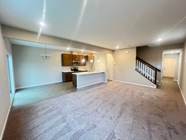 Building Photo - 4250 Family Farm Dr