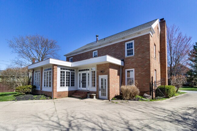 Foto del edificio - 559 Wadsworth Rd