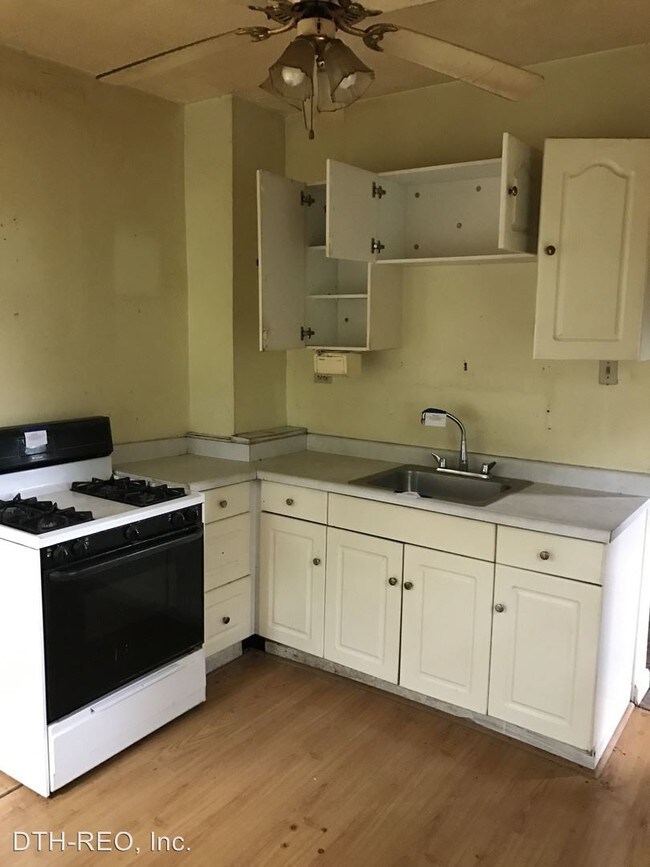Building Photo - 6 br, 2 bath House - 307-309 Highland Ave