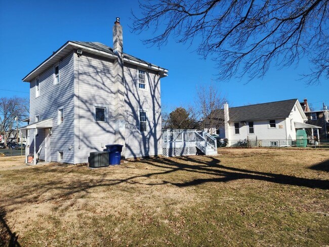 Building Photo - Newly Remodeled