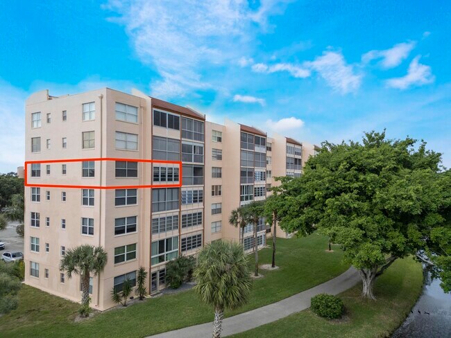 Foto del edificio - 14527 Bonaire Blvd