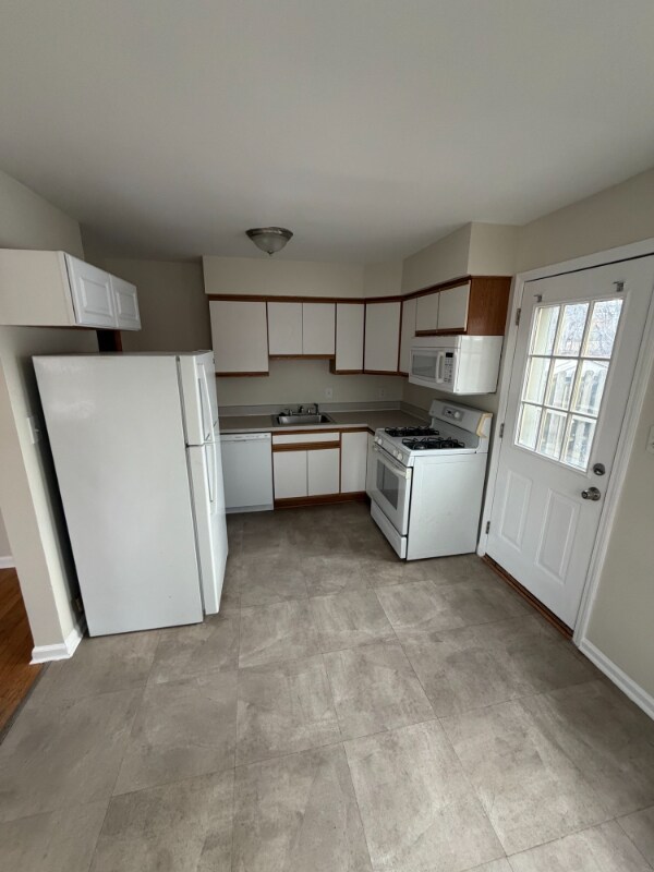 Foto del edificio - 400 Parkview Dr