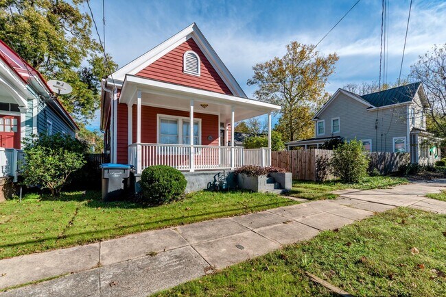 Foto del edificio - 1 bed/1 bath house for rent close to Downtown Augusta, with off-street parking!