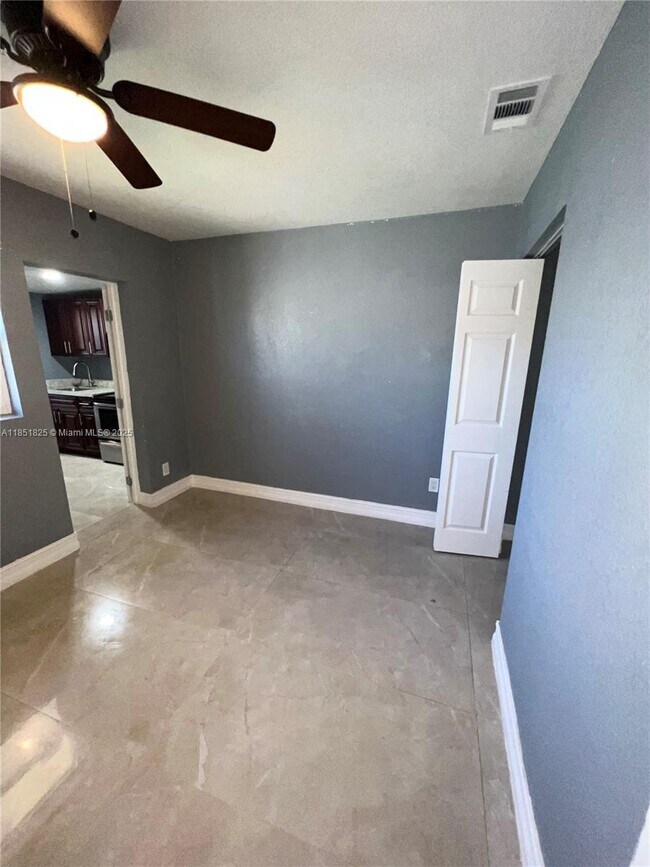 Foto del edificio - 640 NW 21st Ct