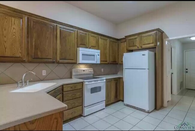 Building Photo - 808 Toler Rd