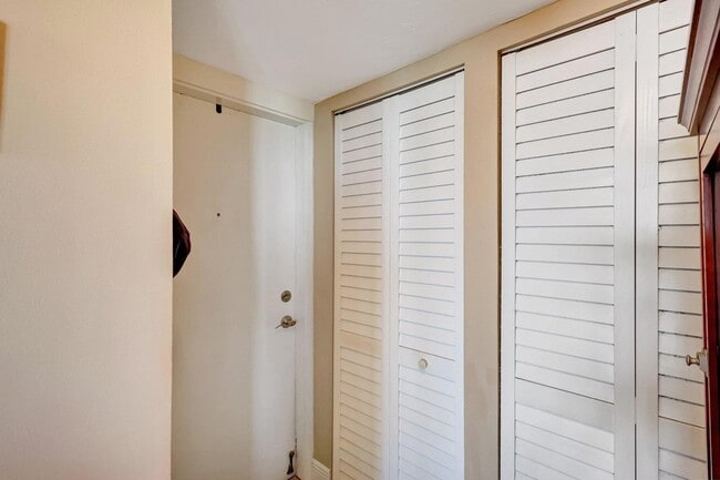 Building Photo - 10680 S Ocean Dr