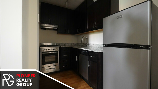 Building Photo - 618 W Patterson Ave