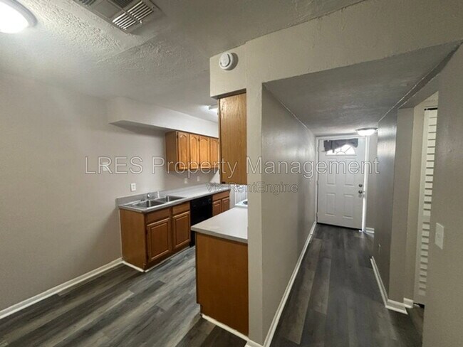 Foto del edificio - 1605 Terrace Dr