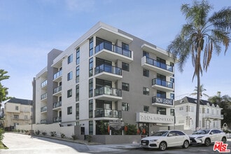 Building Photo - 740 Ridgeley Dr