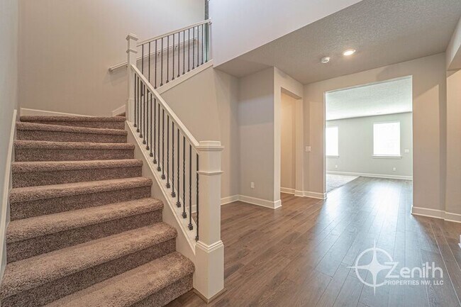 Building Photo - 4837 S 16th Dr