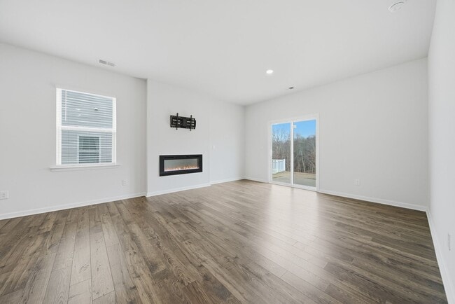 Building Photo - Spacious 5-Bedroom Home for Rent in The Falls – Modern, Comfortable, and Move-In Ready