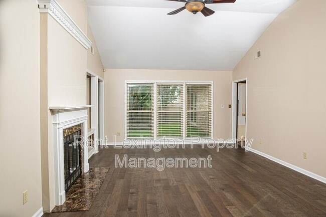 Building Photo - 4661 Saron Dr