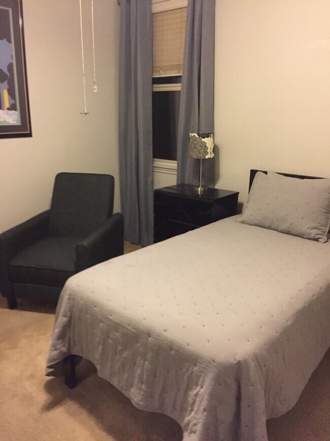 Dormitorio - 2312 Orchid Dr