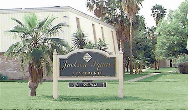 Foto del edificio - 700 W Jackson Ave