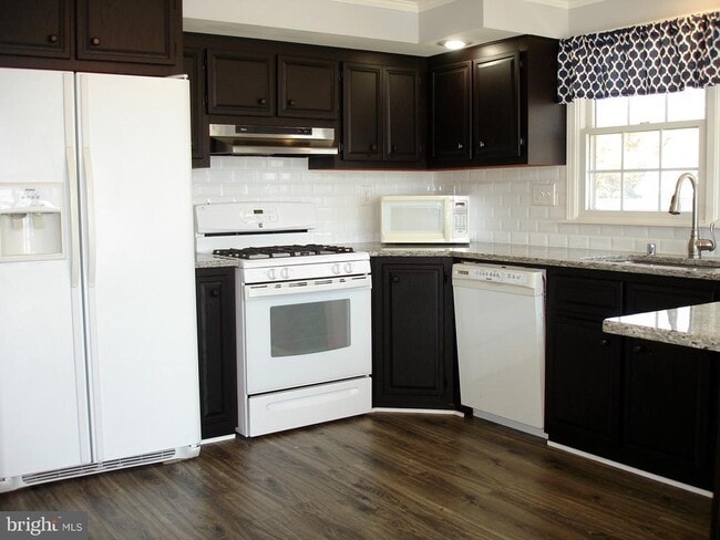 Building Photo - 1219 Bayside Rd