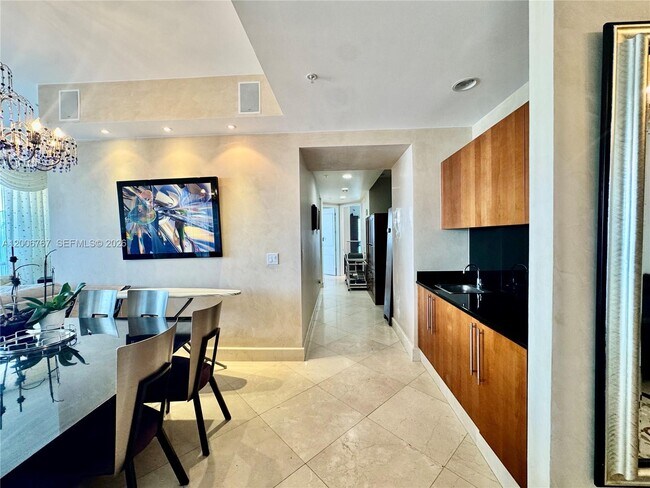 Foto del edificio - 18101 Collins Ave