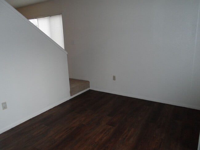 Building Photo - College Station - 2 bedroom / 1.5 bath / 2...