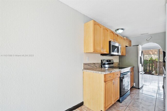 Building Photo - 833 NW 82nd Ave