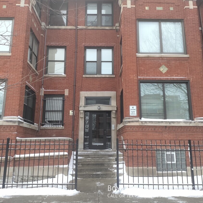 Primary Photo - 5706 S Michigan Ave
