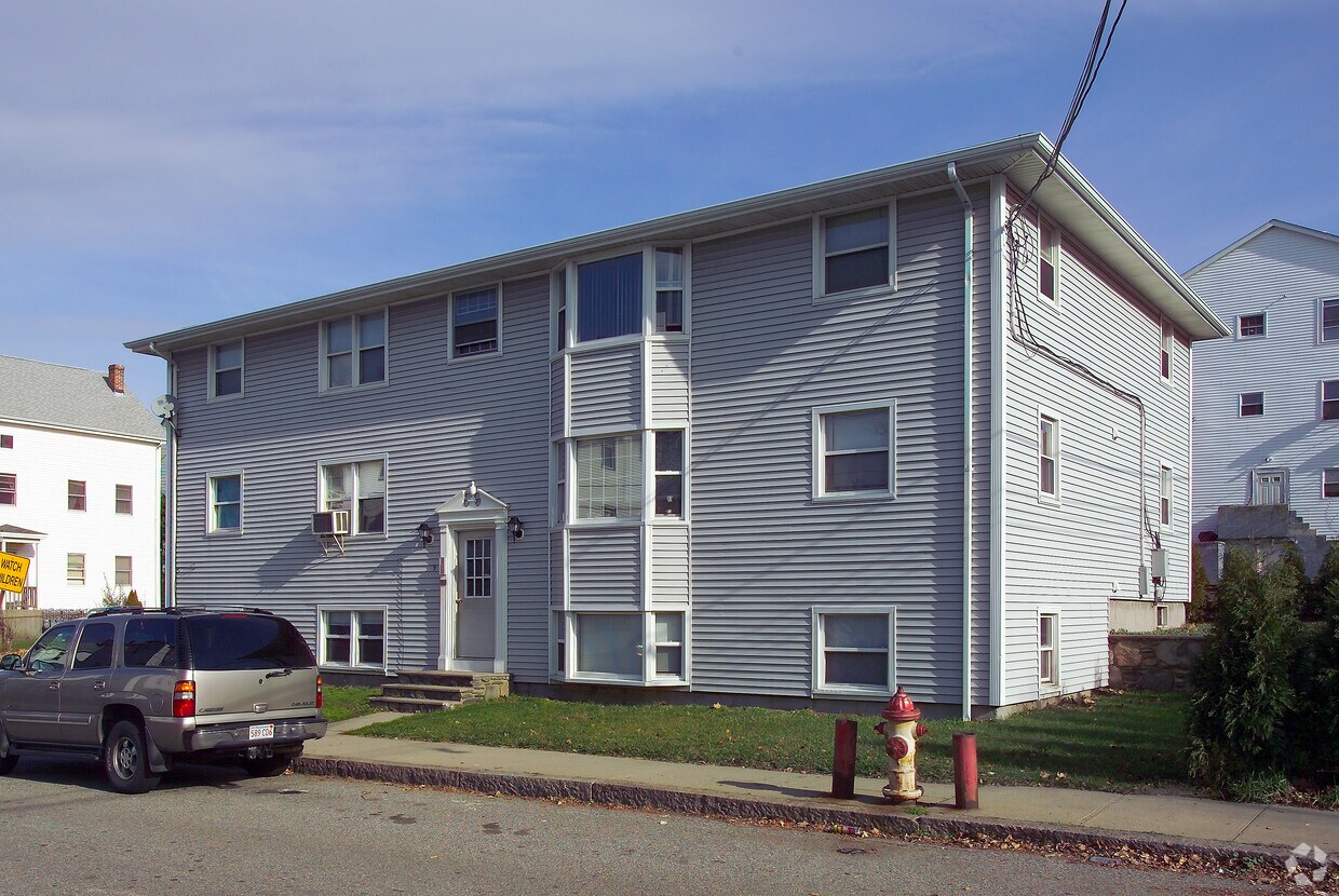Building Photo - 9 Meadow St