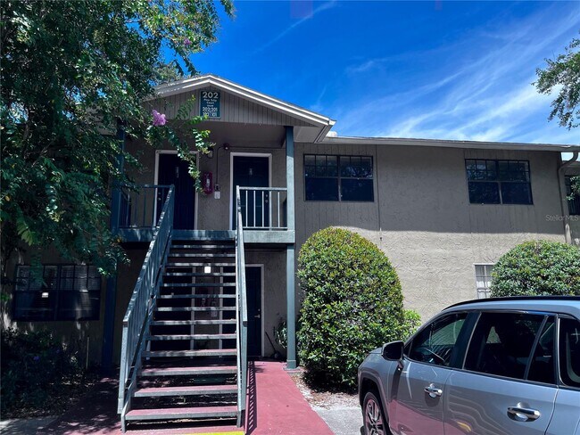 Building Photo - 202 Pine Tulip Ct