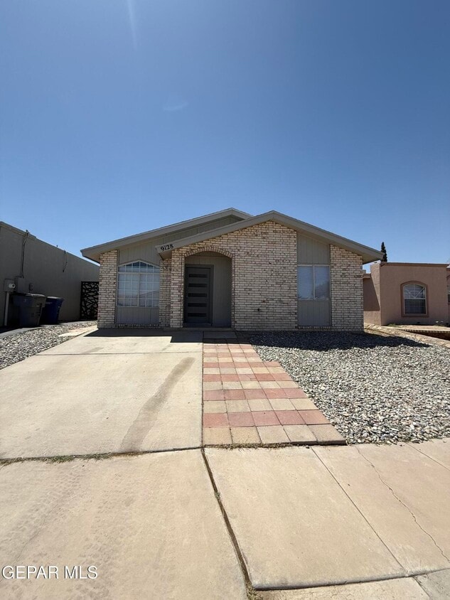 Primary Photo - 9128 Bur Oak Cir