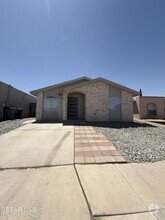 Building Photo - 9128 Bur Oak Cir