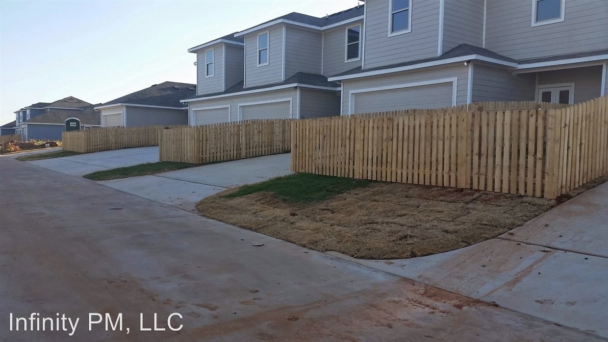 Building Photo - 1125 Newcastle Dr