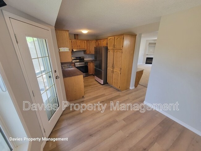 Building Photo - 4252-4229 29 Ave NW