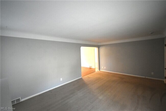 Foto del edificio - 2761 Forestview Ave