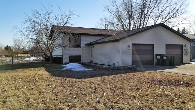 Building Photo - 2218 Namekagon St