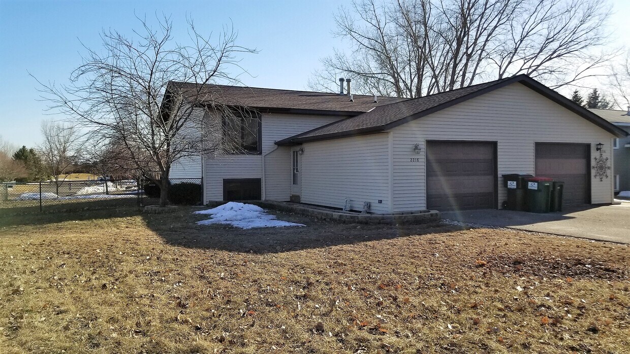 Foto principal - 2218 Namekagon St