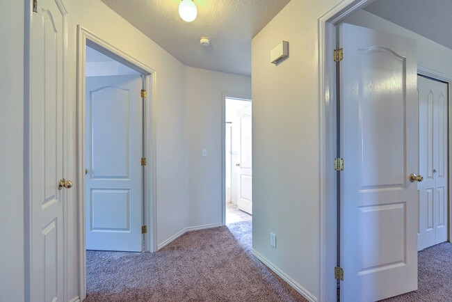 Foto del edificio - 3 Bedroom 2 bathroom home located near the...