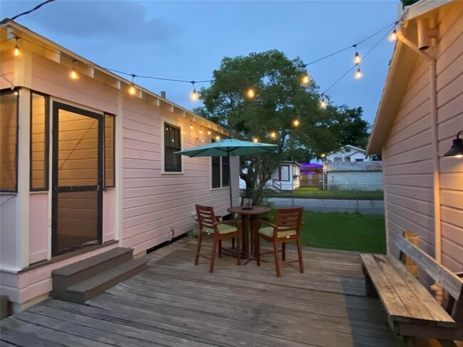 Building Photo - 1411 Milam Dr