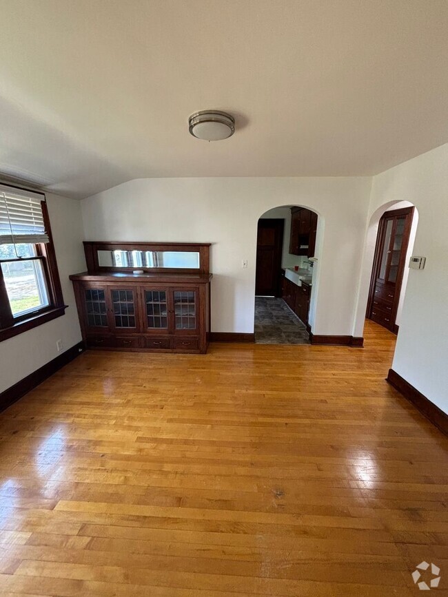 Building Photo - 3211 W Fairmount Ave